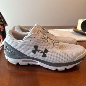 Under Armour White & Gray Athletic Shoes